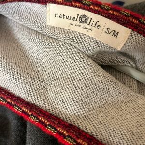 Size small to medium. Nice losing fit.